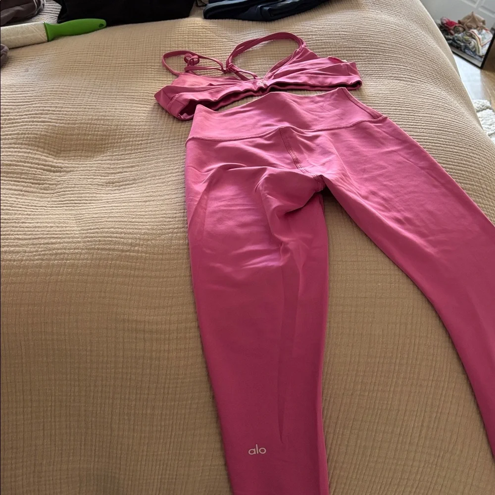 ALO Barbie Pink Sports Bra & Leggings Activewear Set - Picture 3 of 3